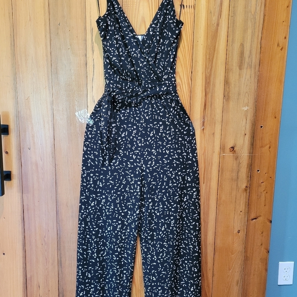 Elegant Black and White Jumpsuit - Picture 3 of 15